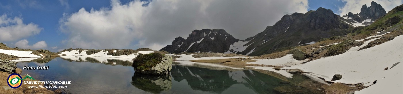 49 Vista panoramica sul laghetto superiore di Ponteranica e verso (da sx ) Triomen-Tribortoi-Valletto.jpg